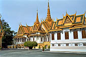Phnom Penh - The Royal Palace, Preah Tineang Tevea Vinichhay (Throne Hall)